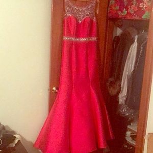 dress very elegant definitely an eye catcher